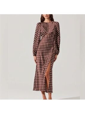 ASTR the label NWOT- Brown Polka Dot Long Sleeve Dress (Size S) (Lot 9 Item 25)